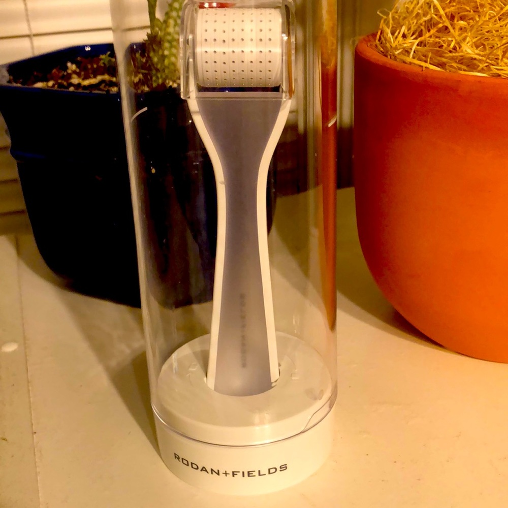 Micro-exfoliating derm roller
